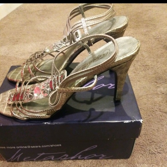 Shoes - Picture 2 of 4